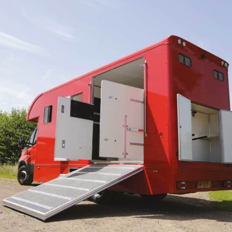 Trophy Twin from Peper Harow Horseboxes